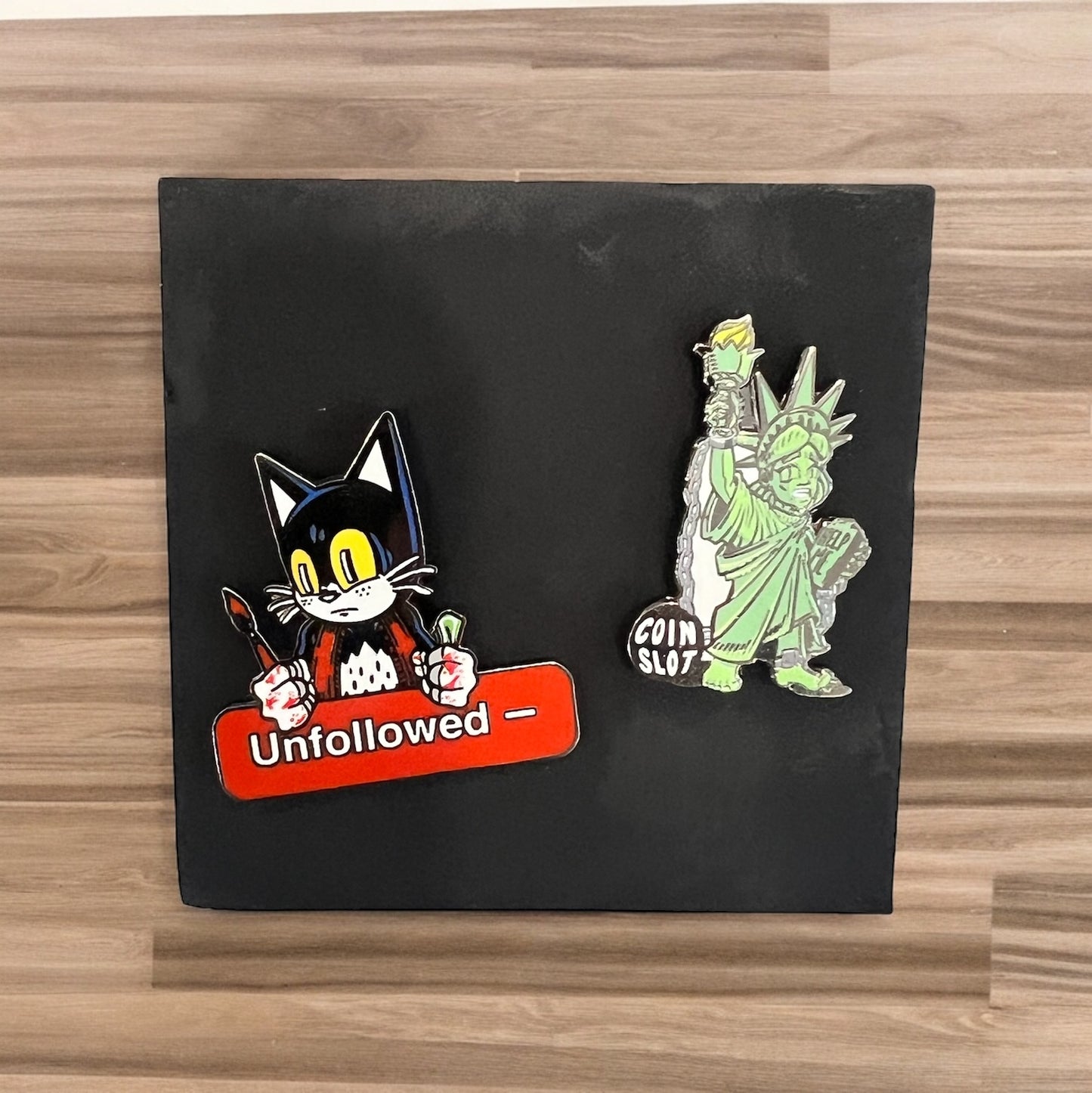 Exclusive solo show pin